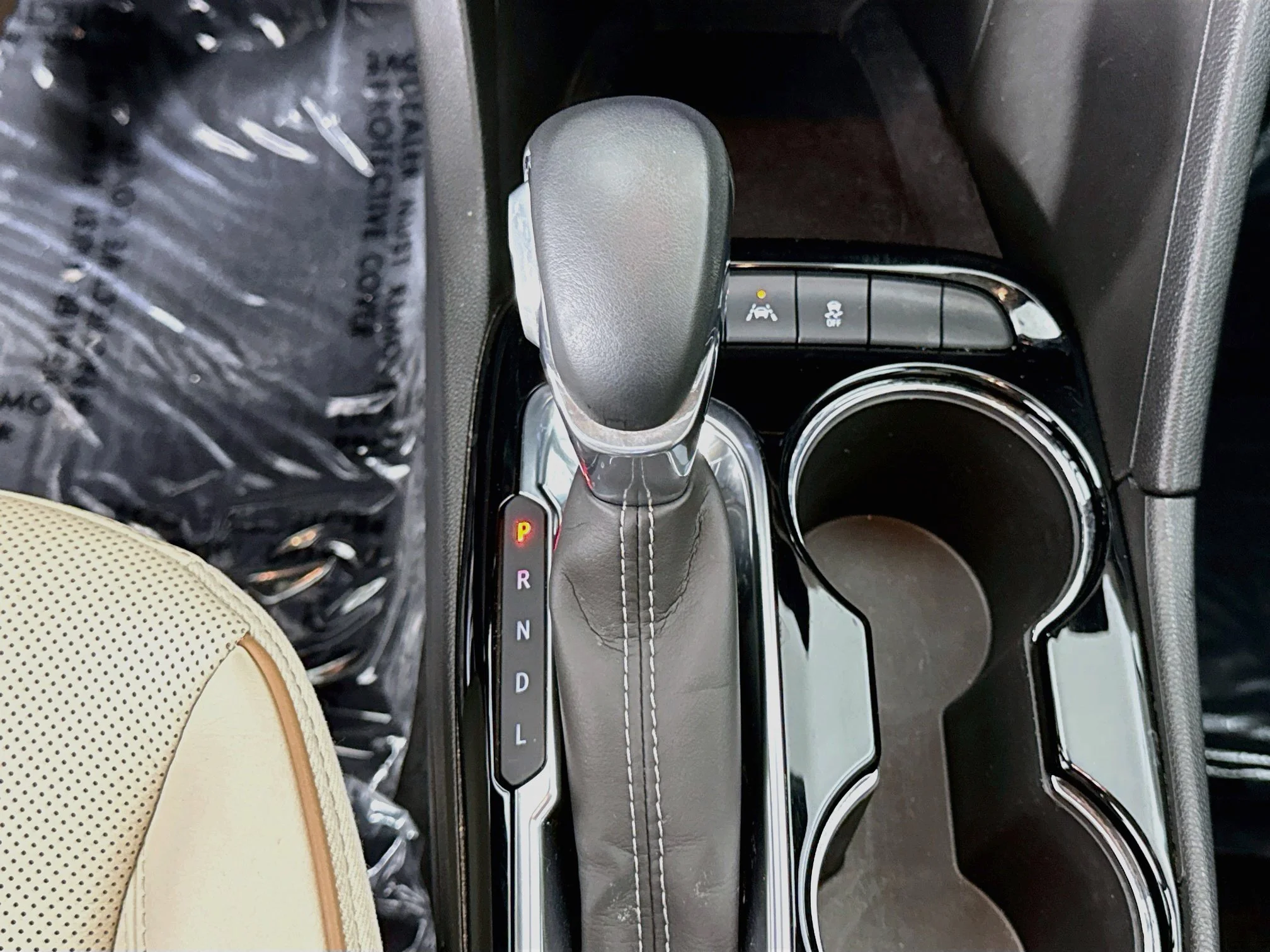 Used 2024 White Frost Tricoat Buick Avenir image 18