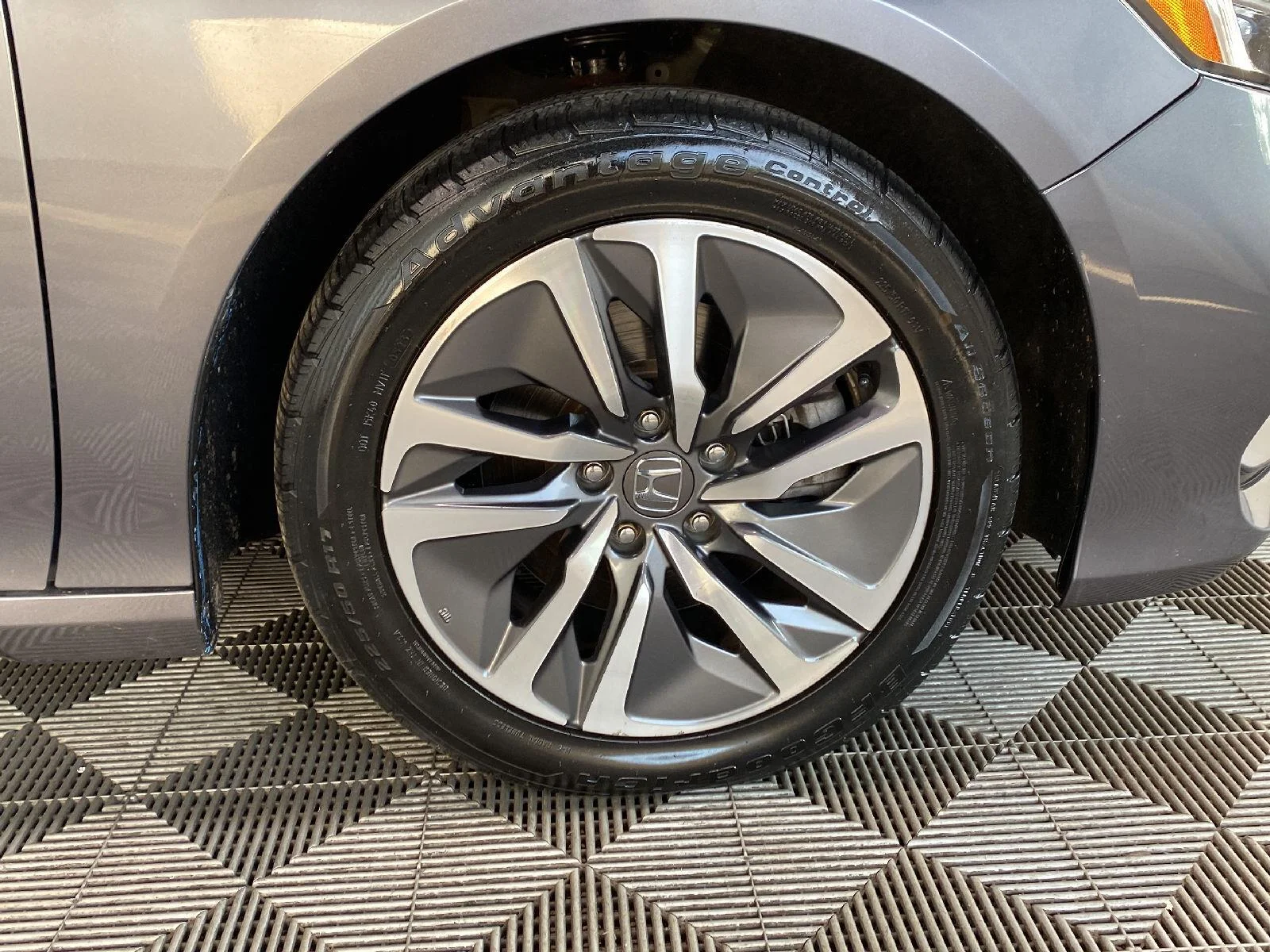 Used 2018 Modern Steel Metallic Honda Touring image 10