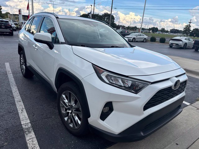 Used 2019 White Toyota XLE Premium image 2
