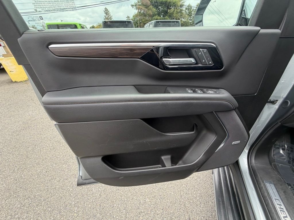 Used 2025 Gray Chevrolet Premier image 11