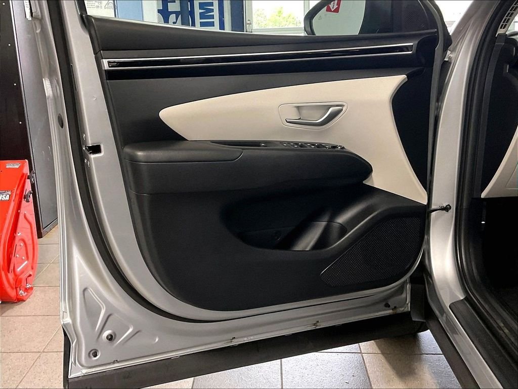 Used 2024 Silver Hyundai SE image 9