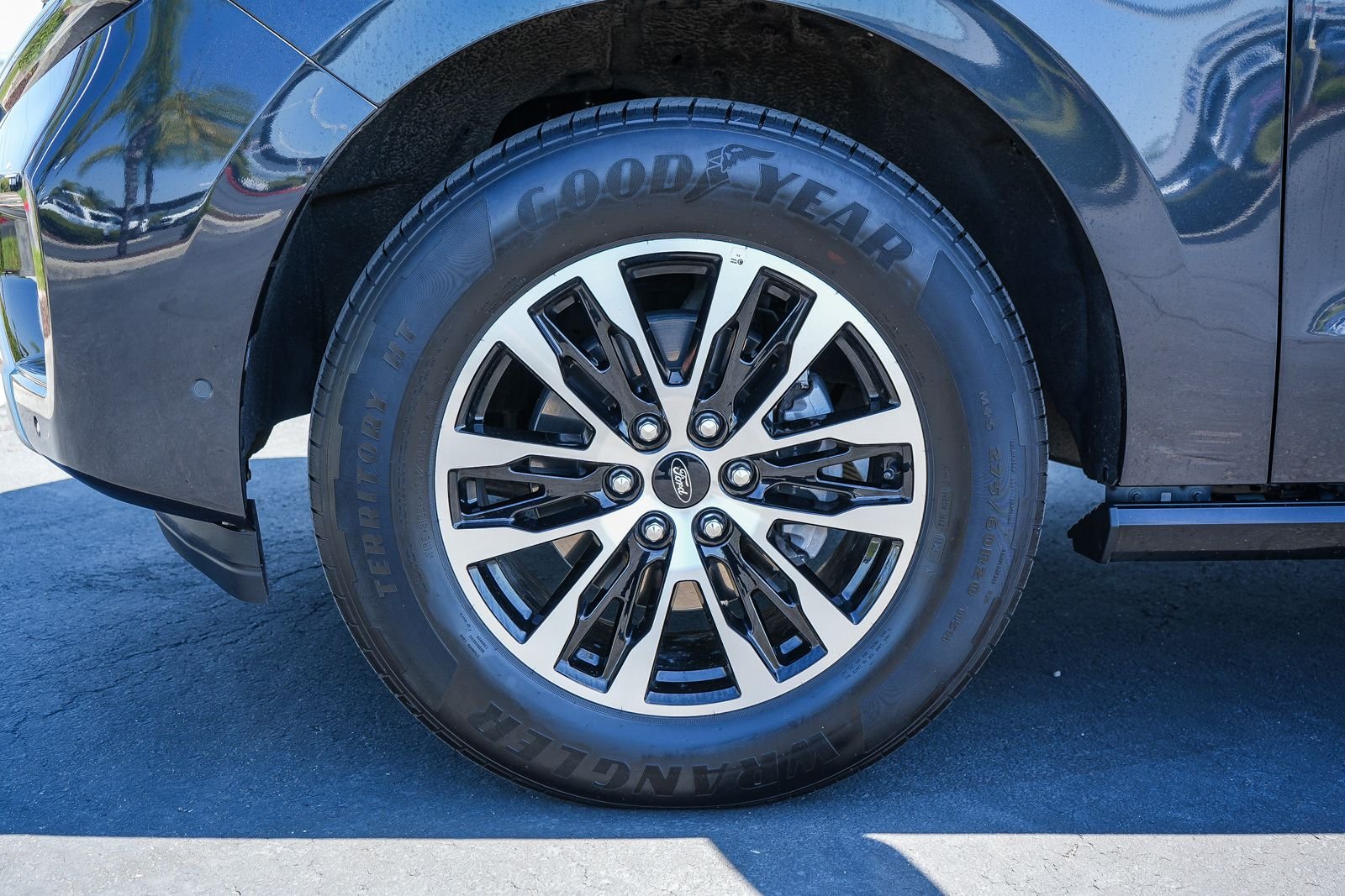 Certified Used 2025 Gray Metallic Ford Platinum image 11