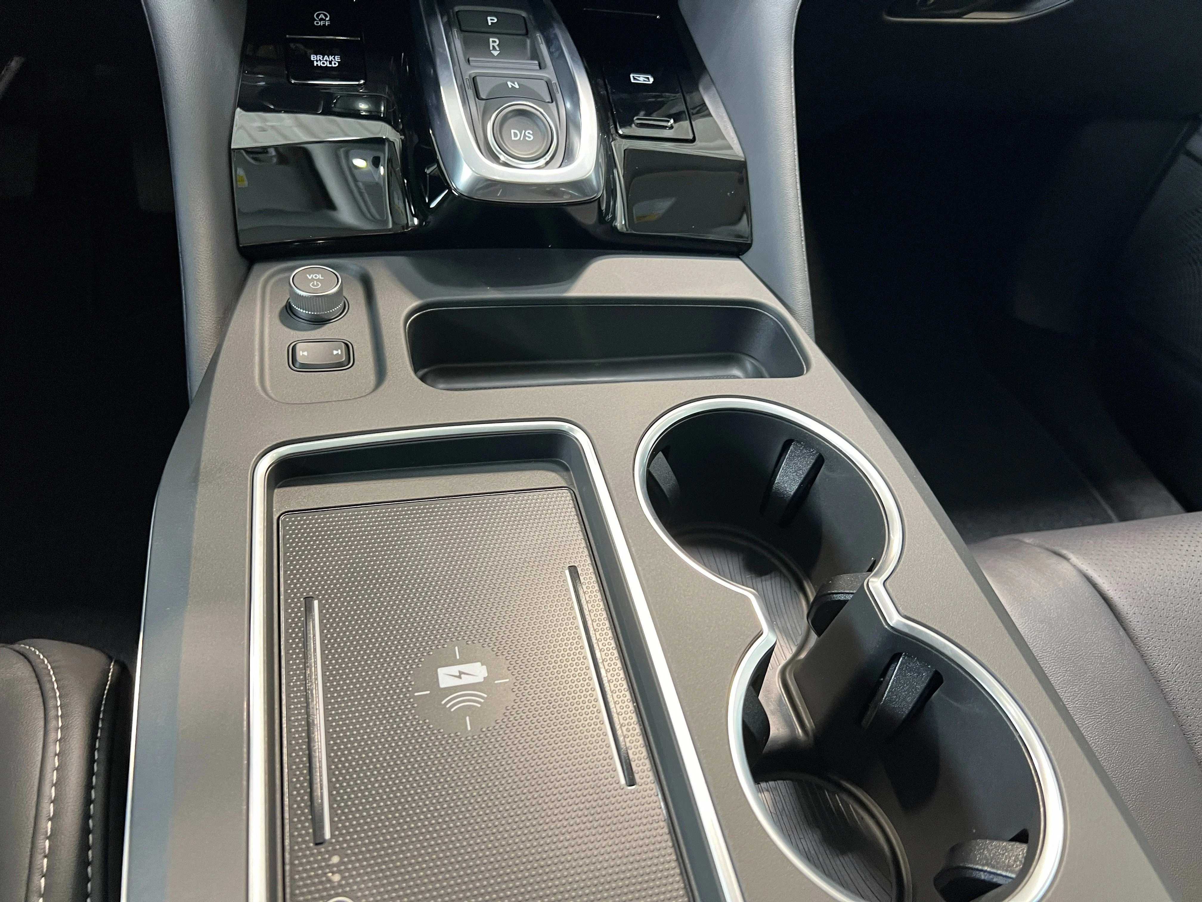 New 2026 Solar Silver Metallic Acura w/Technology Package image 24