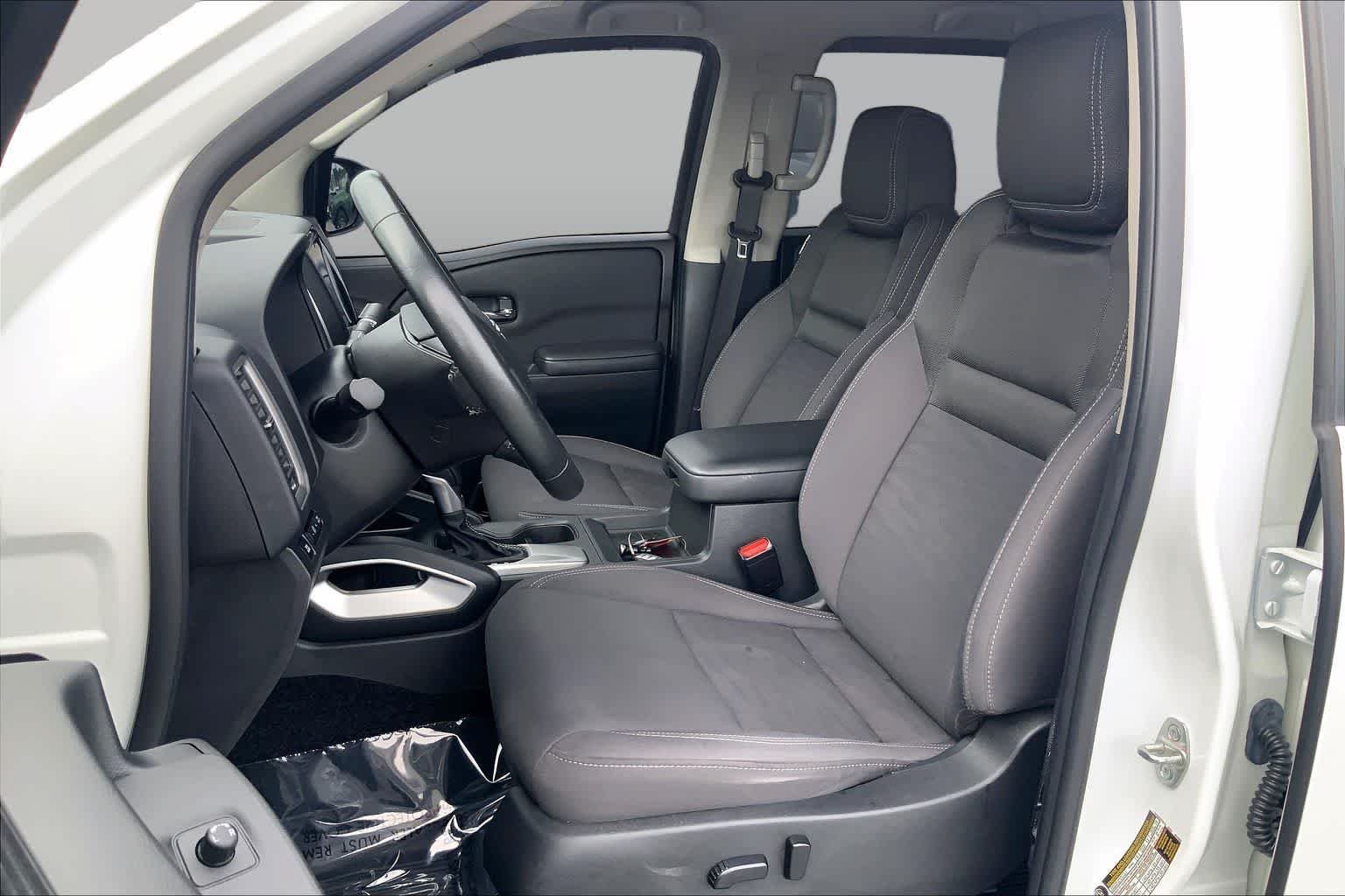 Used 2022 Glacier White Nissan SV image 8