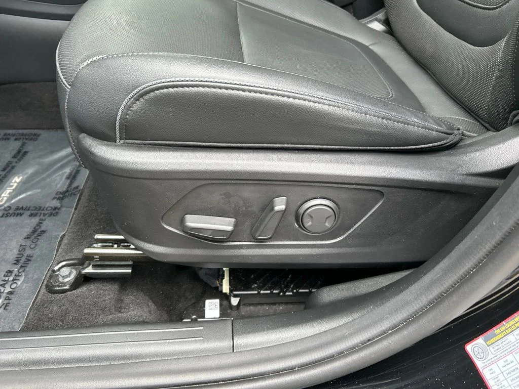 Used 2023 Black Hyundai Limited image 19