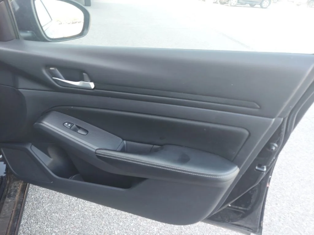 2025 Nissan Altima SV - Photo 33