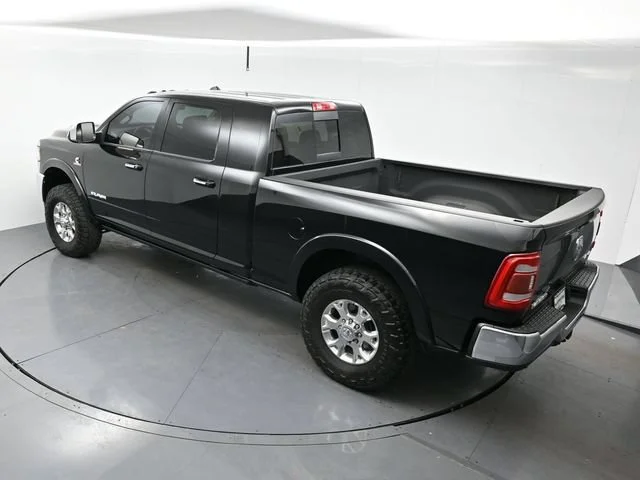 Used 2022 Diamond Black Crystal Pearlcoat Ram Laramie image 33