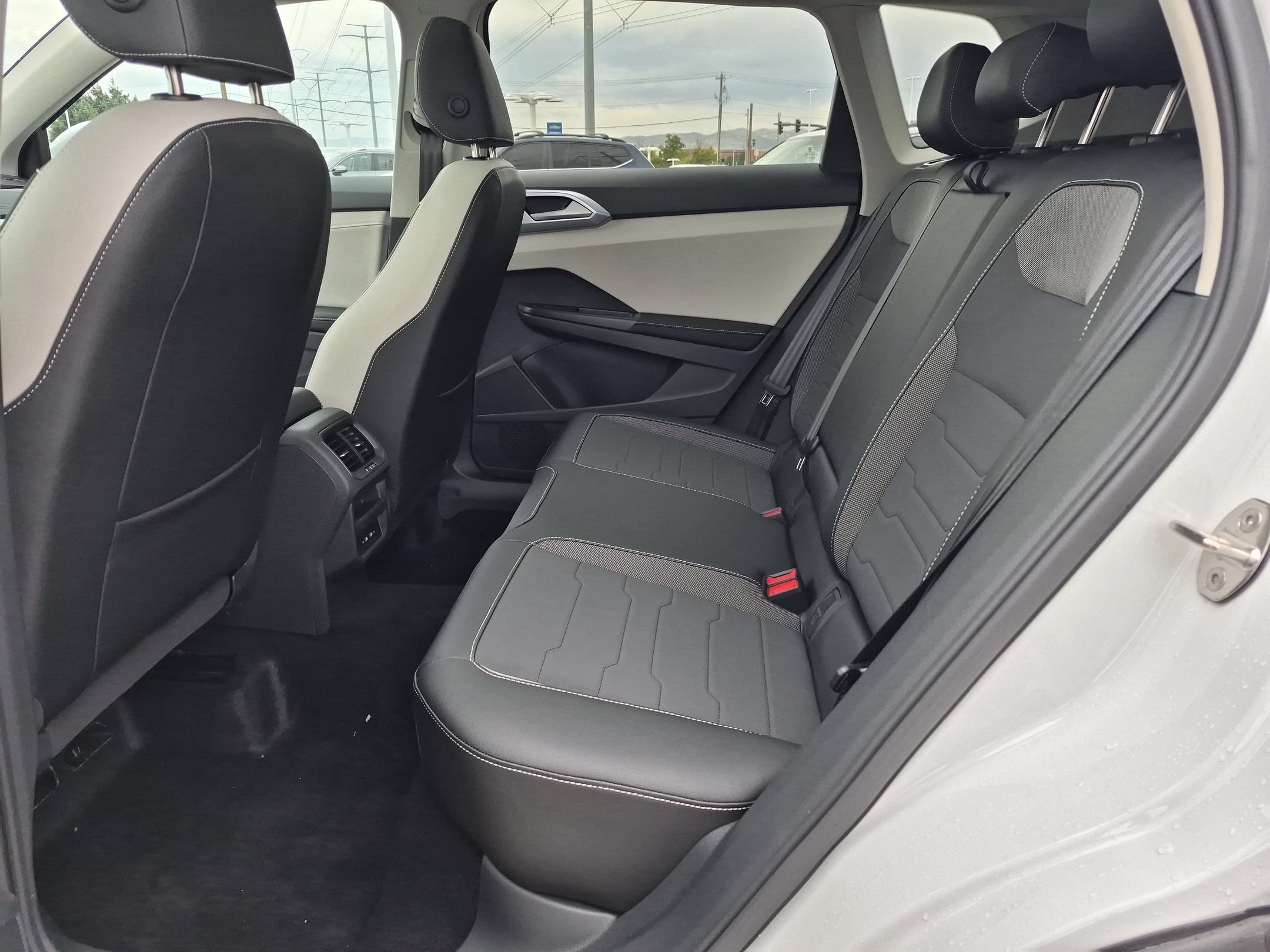New 2026 Pure White Volkswagen SE image 14