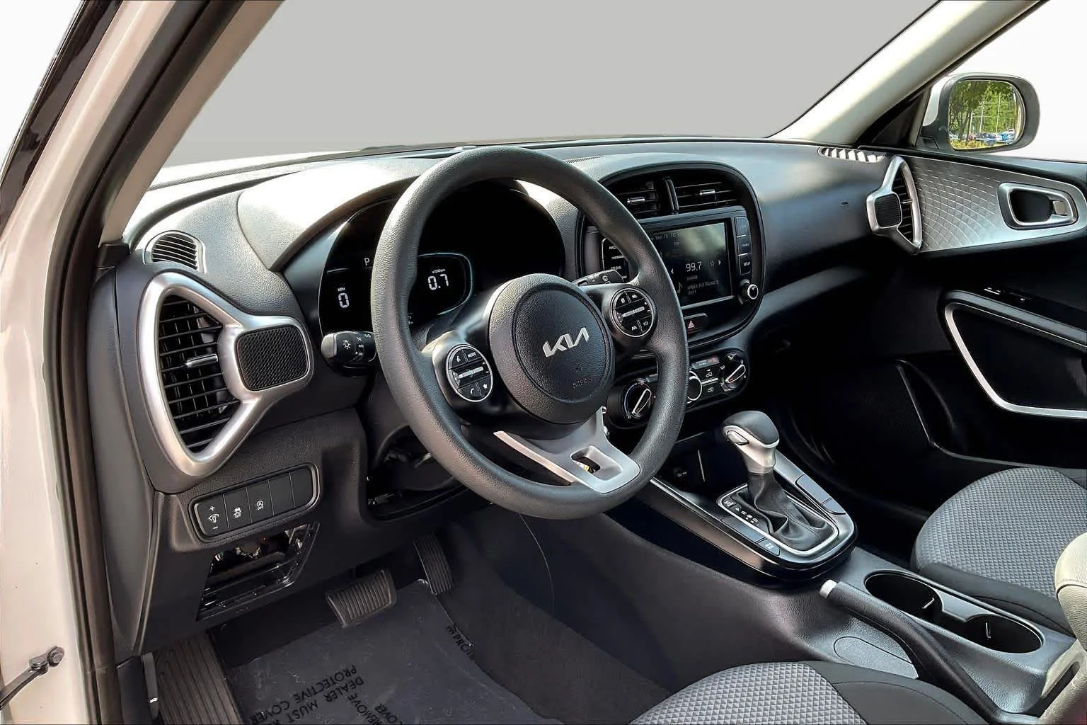 Used 2025 Snow White Pearl Kia LX image 17