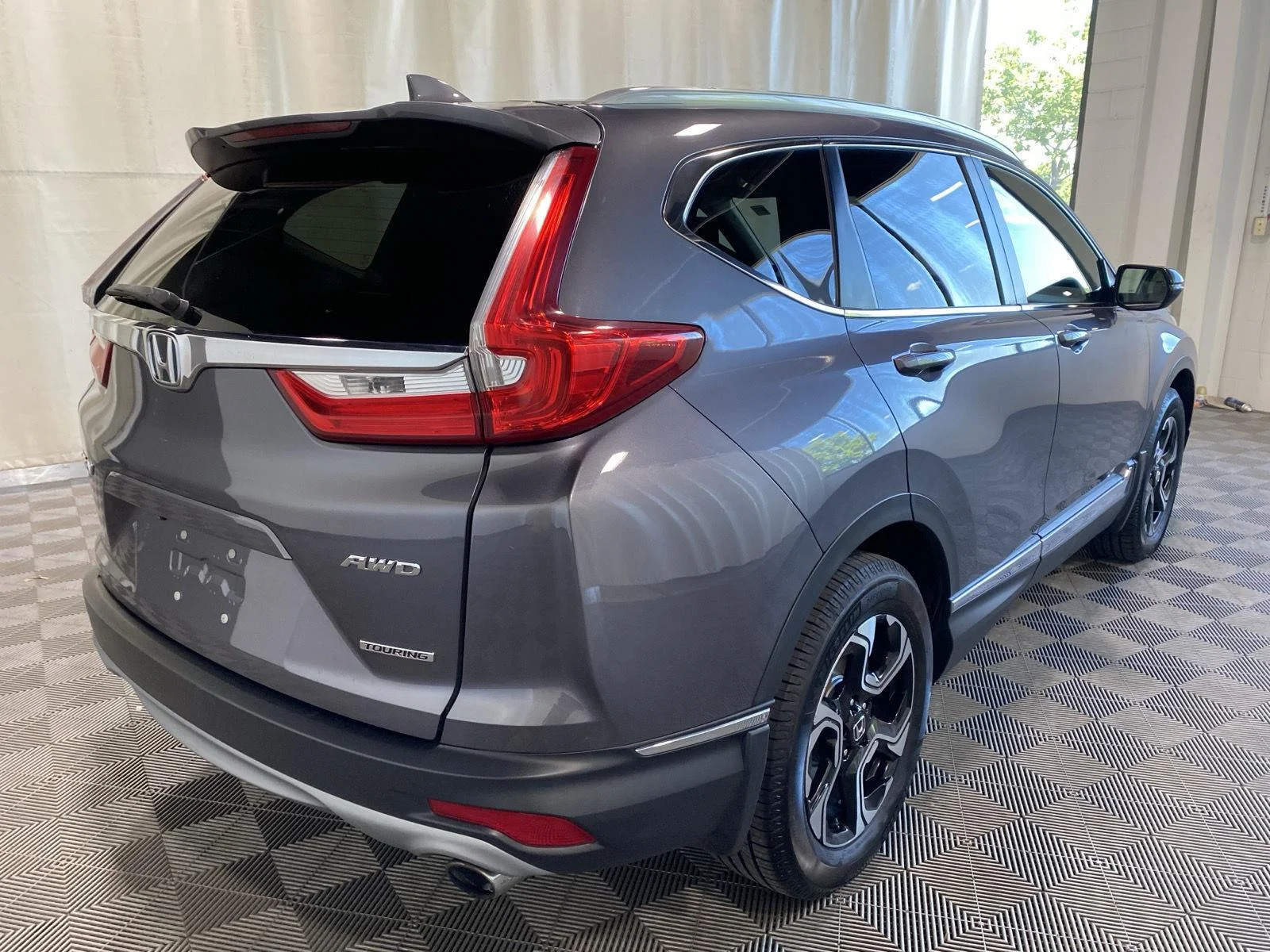 Used 2019 Modern Steel Metallic Honda Touring image 9