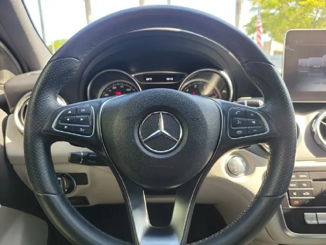 Used 2020 Blue Mercedes-Benz GLA 250 image 22