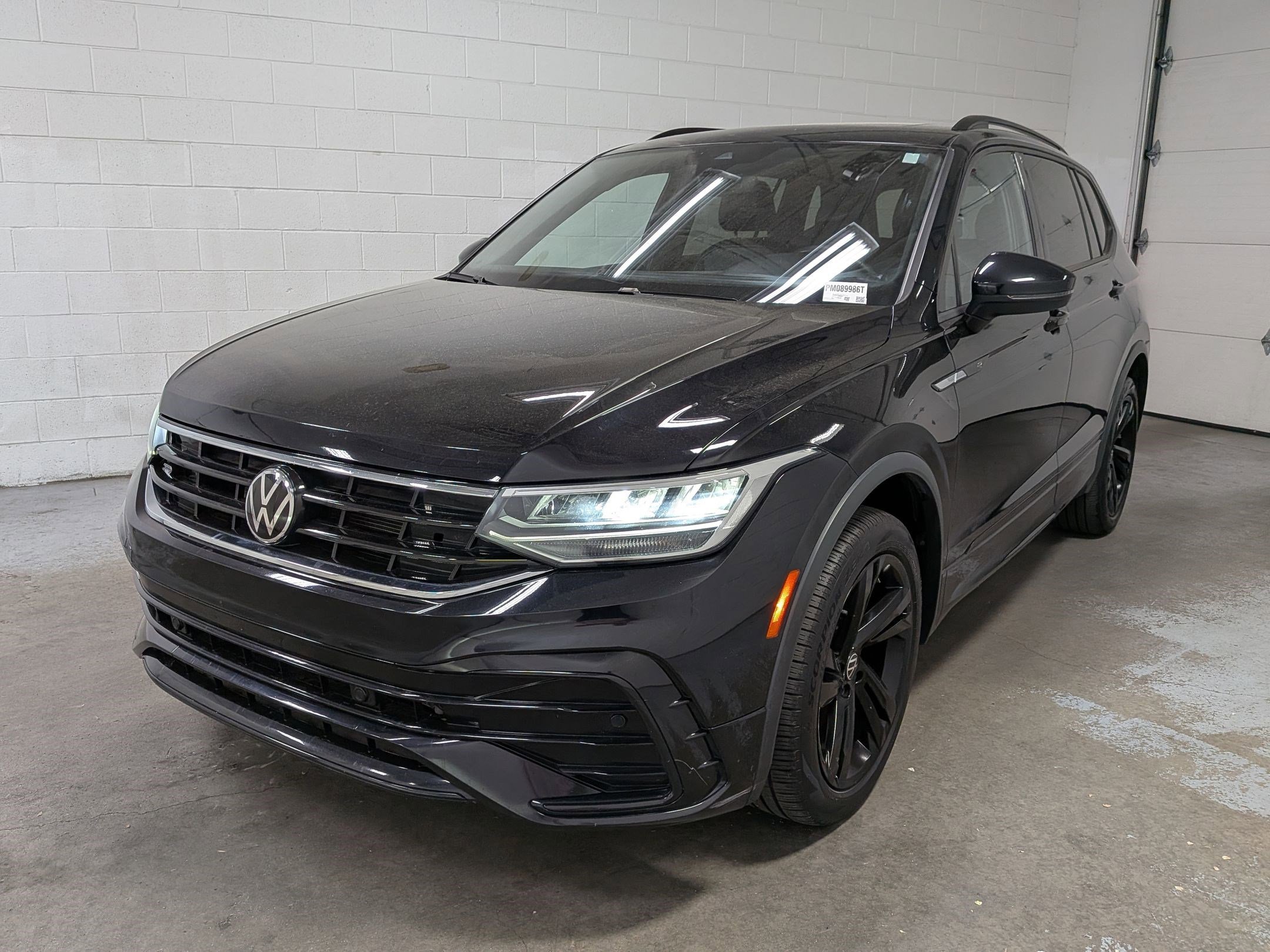 Used 2023 Deep Black Volkswagen SE R-Line Black image 9