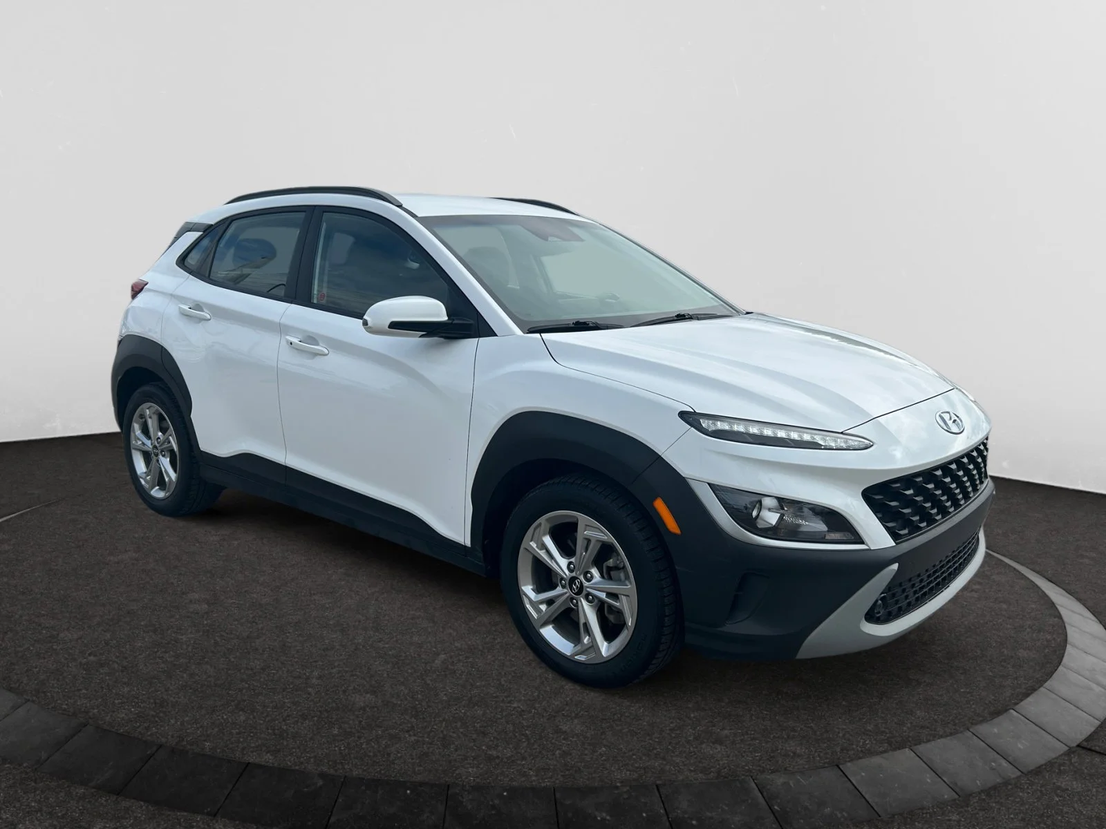 Used 2022 White Hyundai Preferred AWD image 7