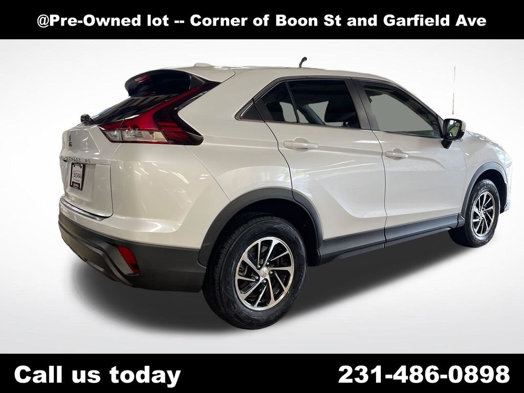 Used 2022  Mitsubishi ES image 5