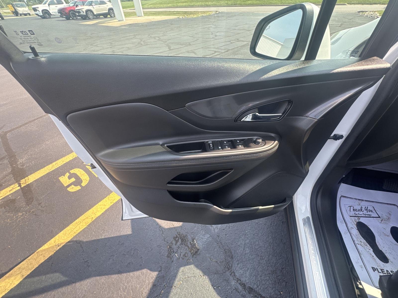 Used 2022 Summit White Buick Preferred image 8