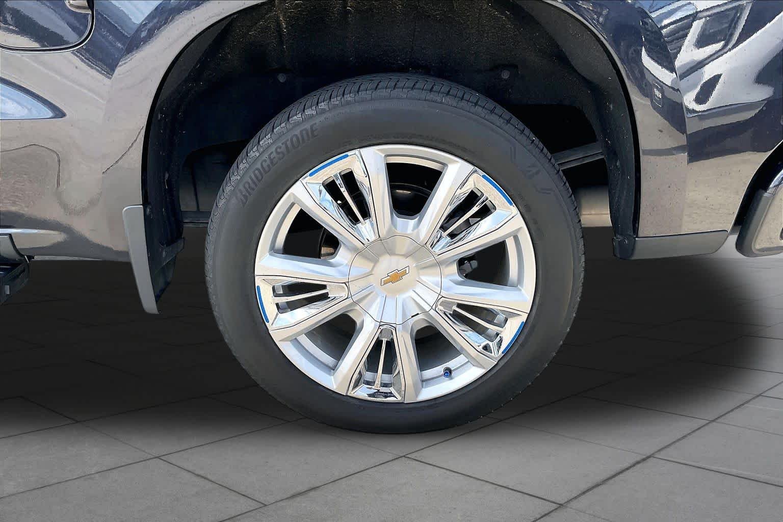 Used 2022 Dark Ash Metallic Chevrolet High Country image 11