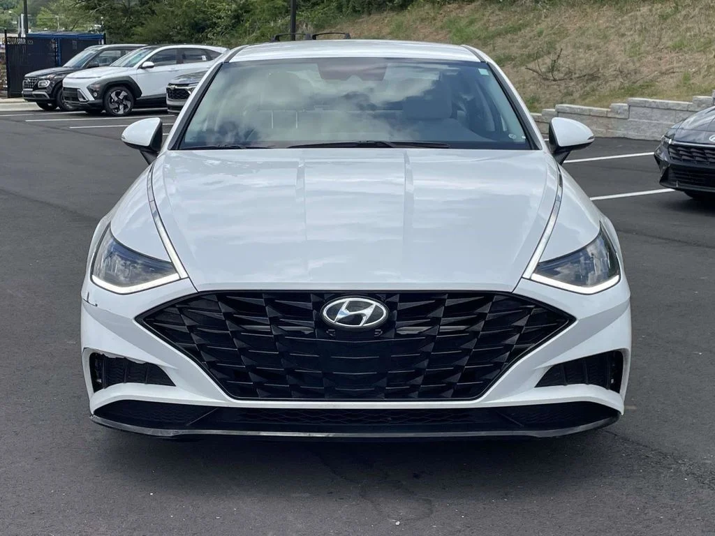 Used 2023 White Hyundai SEL image 8