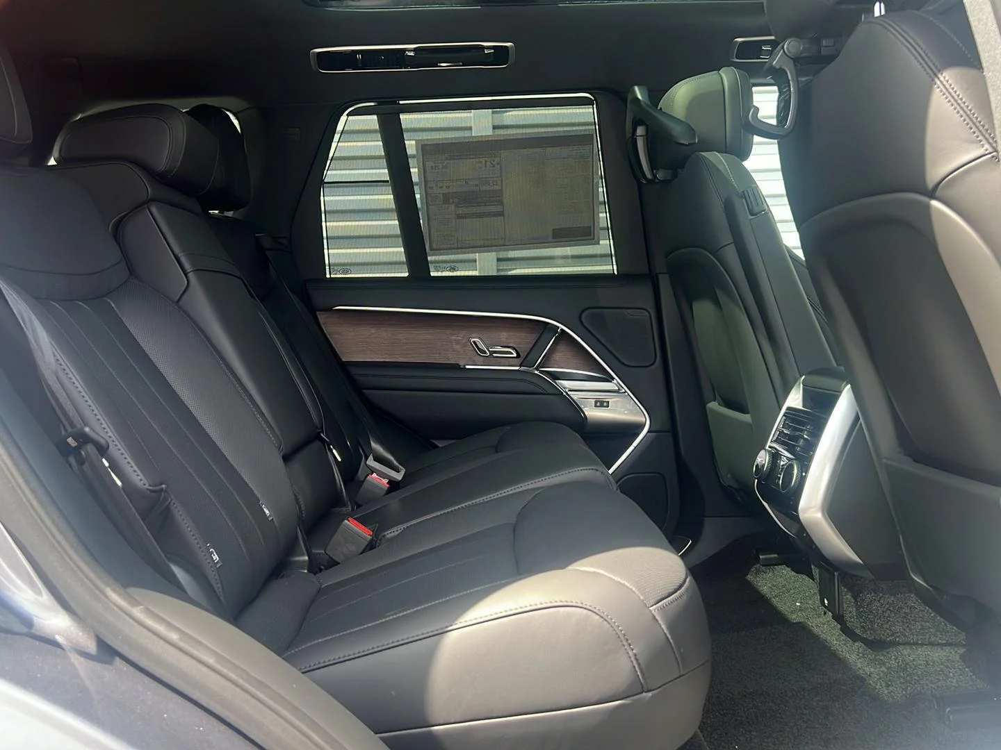 New 2026 Eiger Grey Metallic Land Rover SE image 26