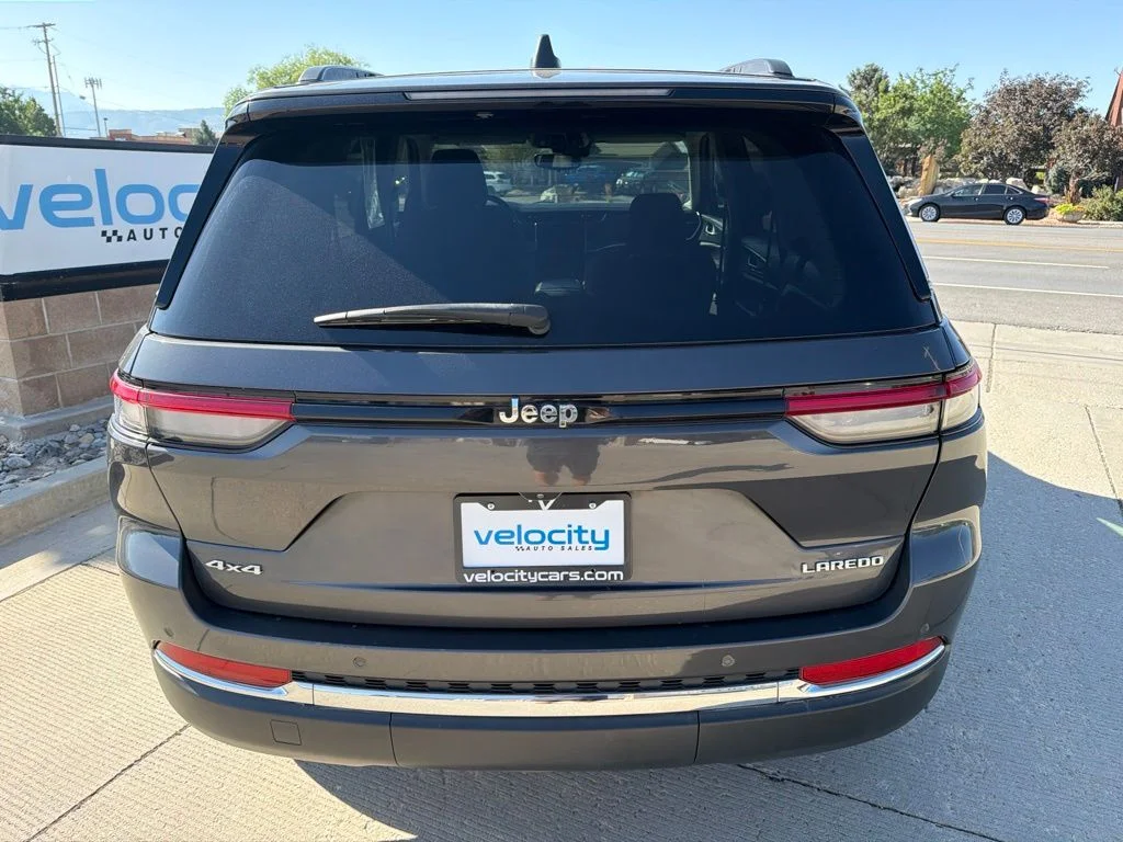 Used 2024 Gray Jeep Laredo image 6
