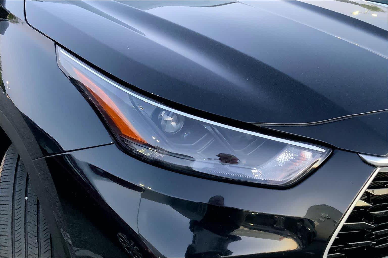 Used 2022 Midnight Black Metallic Toyota Hybrid XLE image 26