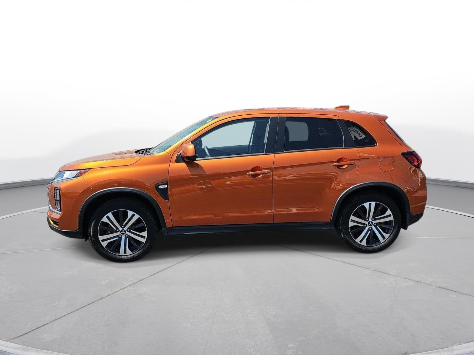 Used 2025 Sunshine Orange Metallic Mitsubishi ES image 9