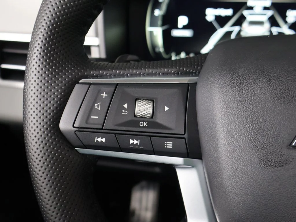 2025 Mitsubishi Outlander SEL Platinum Edition - Photo 48