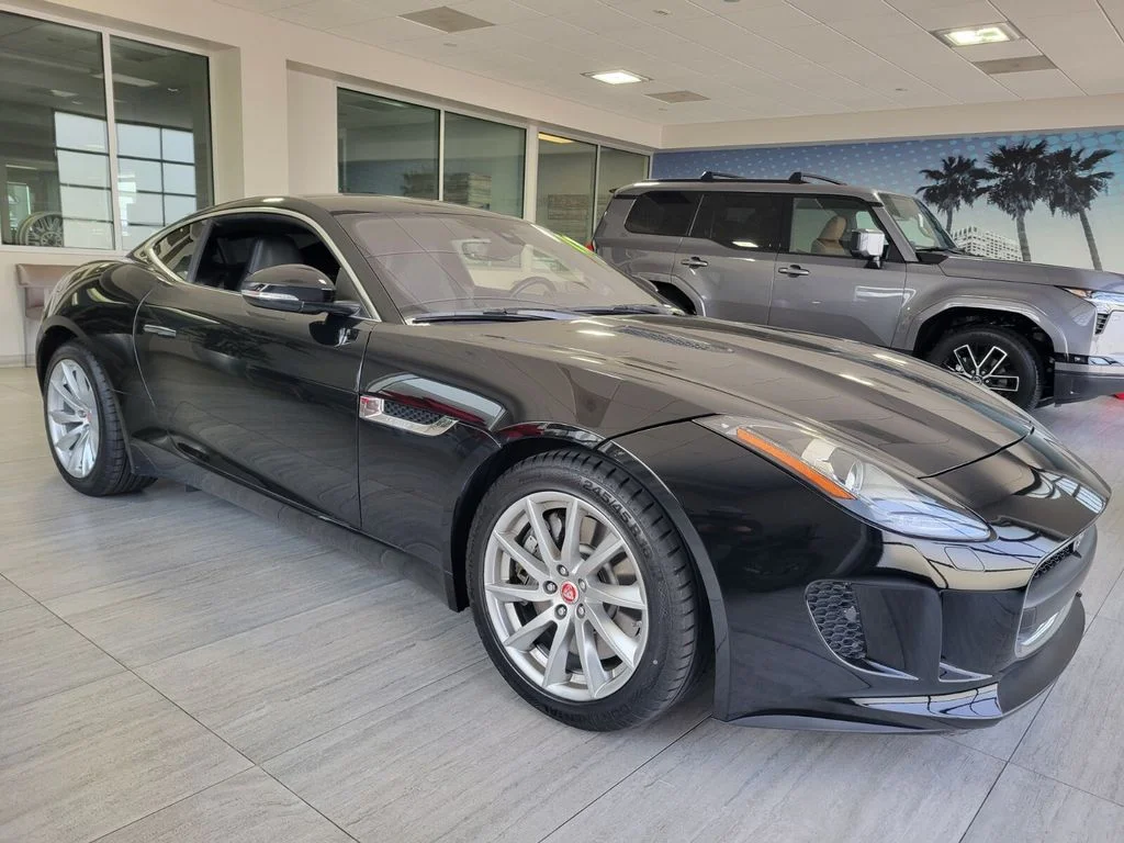 Used 2017 Black Jaguar Base image 7