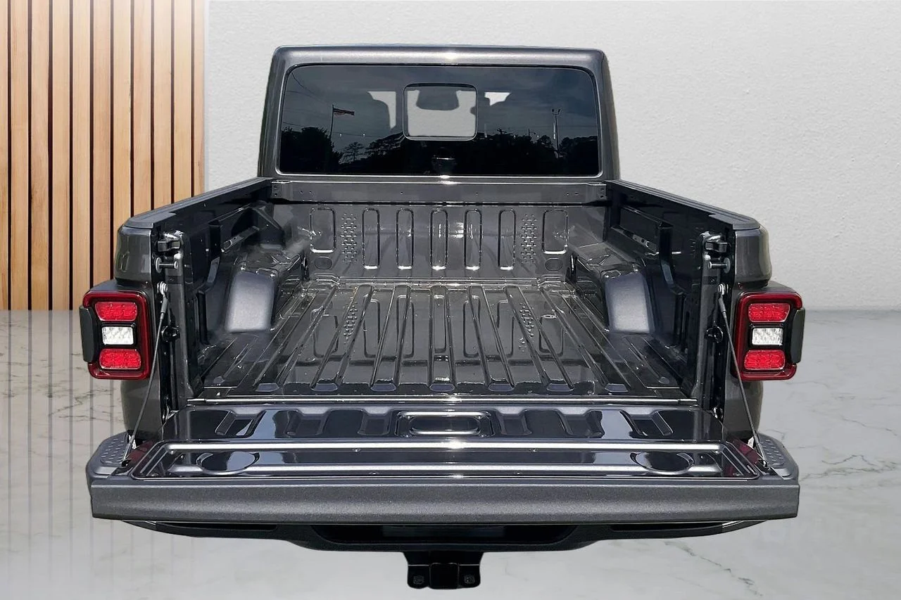 New 2026 Granite Crystal Metallic Clear-Coat Exterior Paint Jeep Mojave image 21