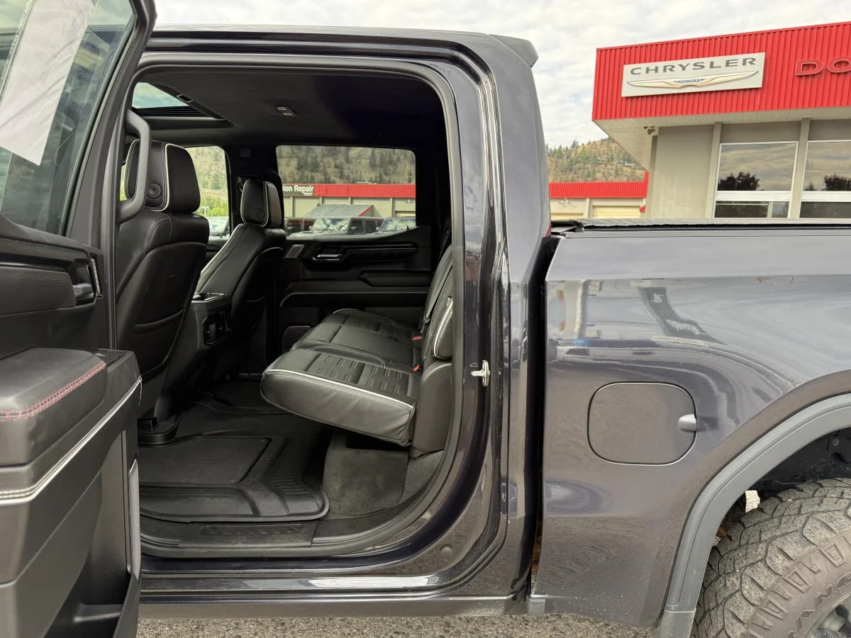 Used 2022 Grey GMC At4x image 16