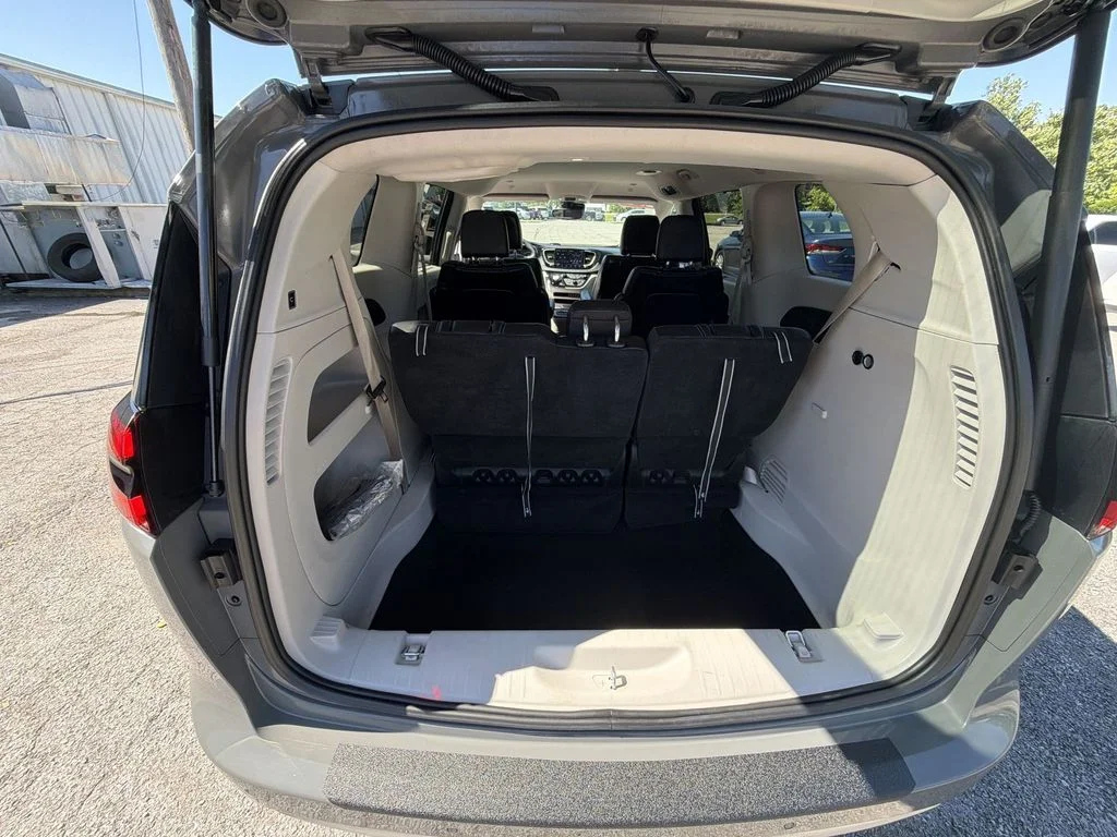 Used 2023 White Chrysler Touring L image 23