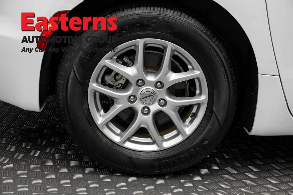 Used 2023 White Chrysler Touring L image 30