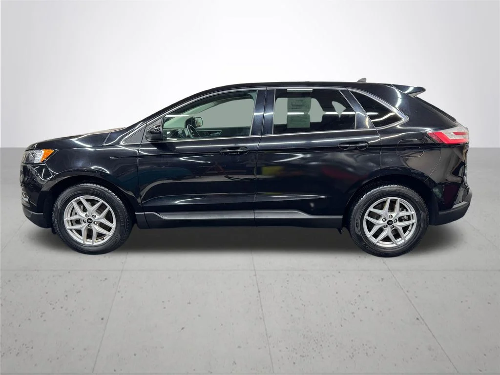 Used 2023 Black Ford SEL image 3