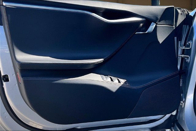 Used 2016 Silver Tesla  image 21