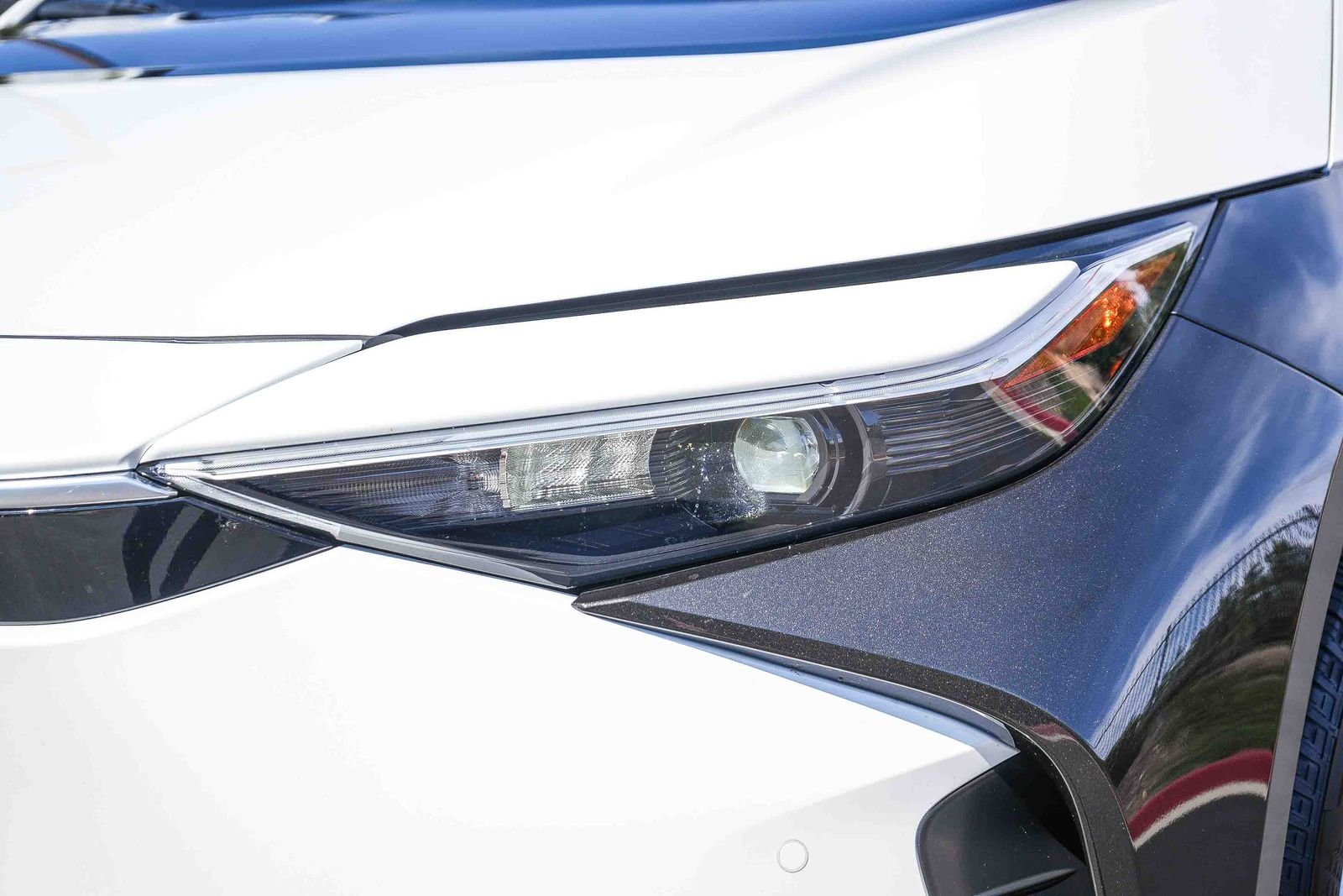 Certified Used 2025 Pearl Toyota XLE image 5