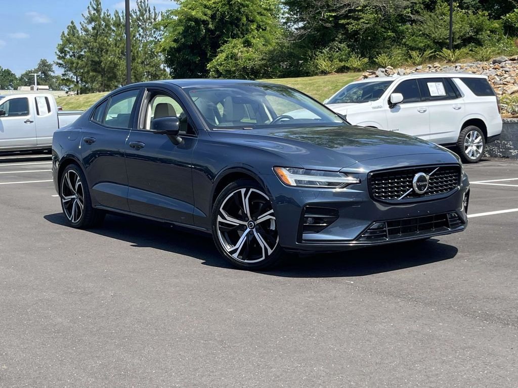 2024 Volvo S60 B5 Plus Dark Theme's photo