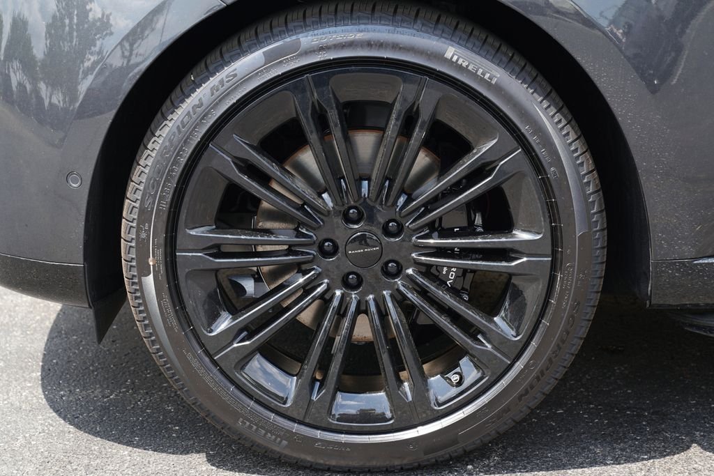New 2026 Carpathian Grey Land Rover SE image 8