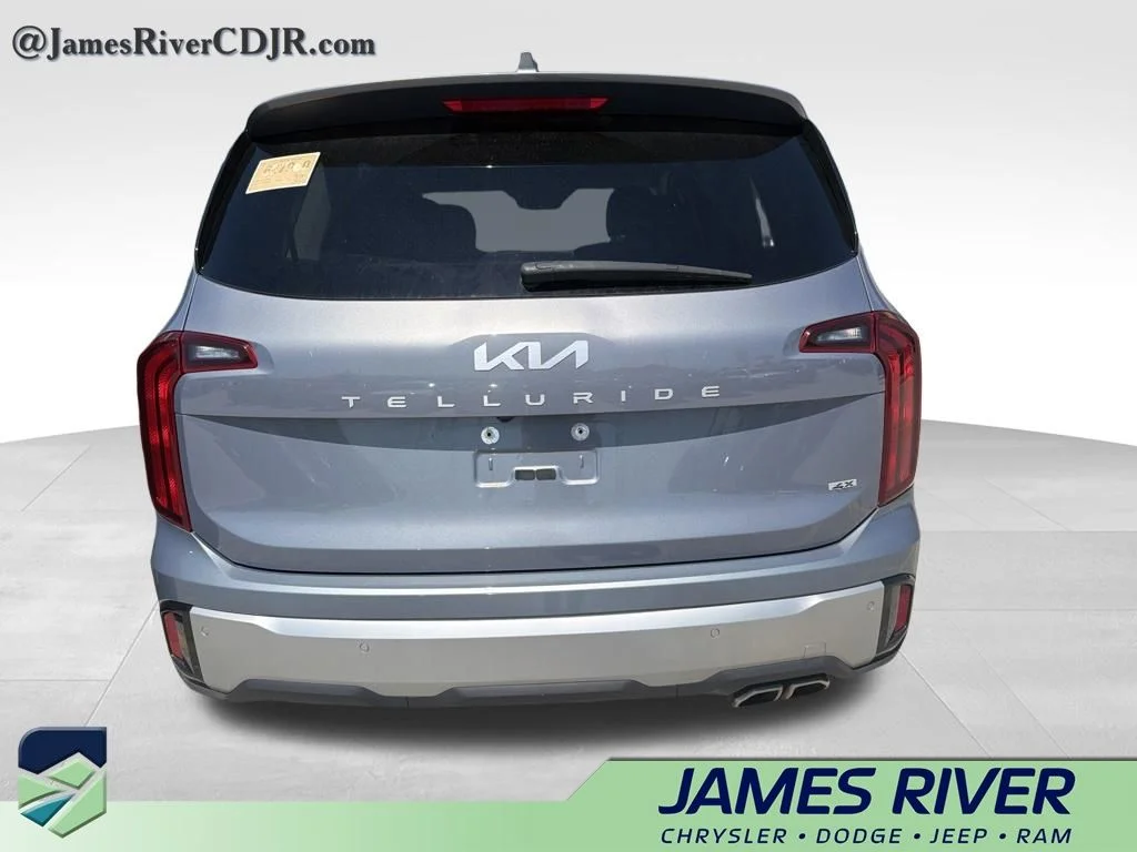 Used 2023 Silver Kia S image 7