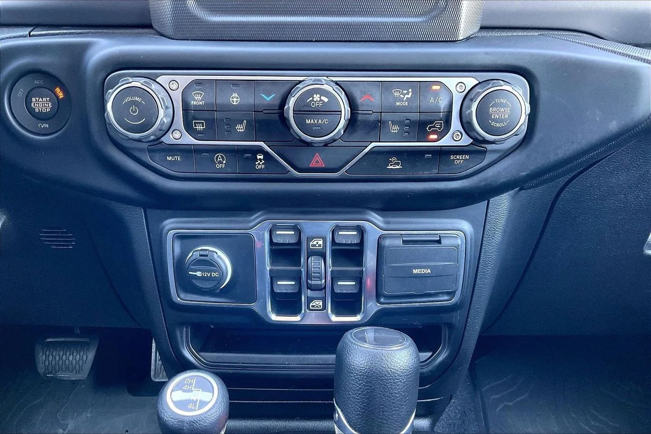 Used 2023 Black Jeep Sport S image 17
