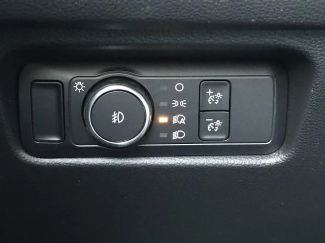New 2025 Oxford White Ford XLT image 31