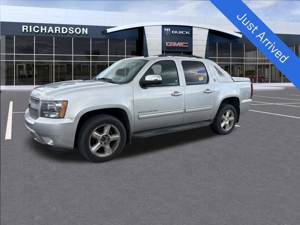 2013 Chevrolet Avalanche 4WD Avalanche LS's photo