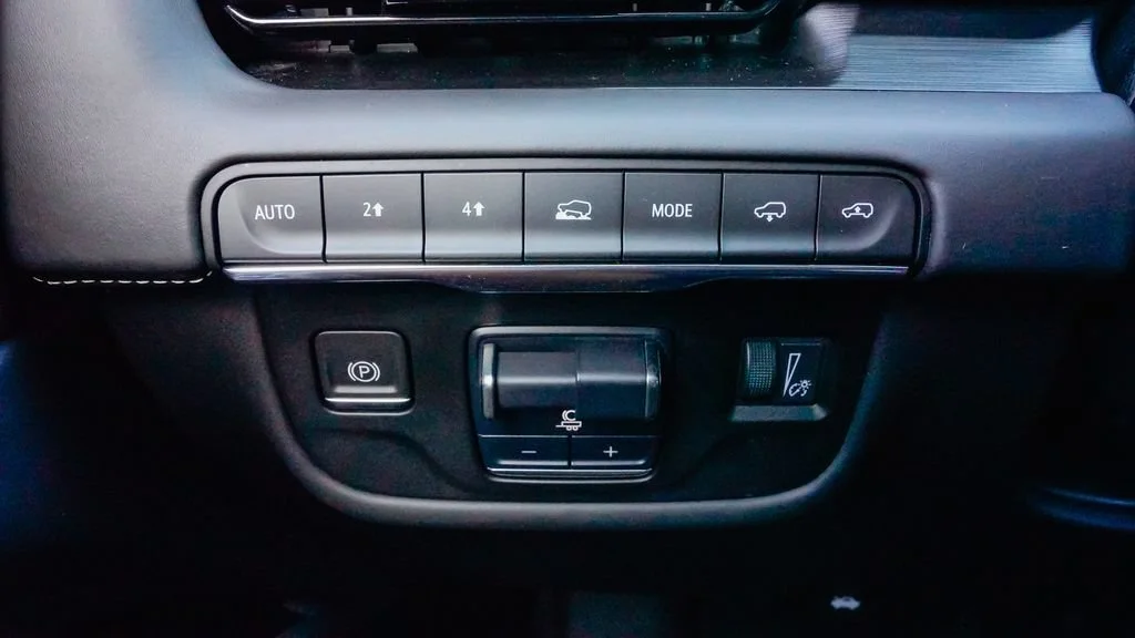Used 2021 CRYSTAL WHITE TRICOAT Cadillac Sport Platinum image 17