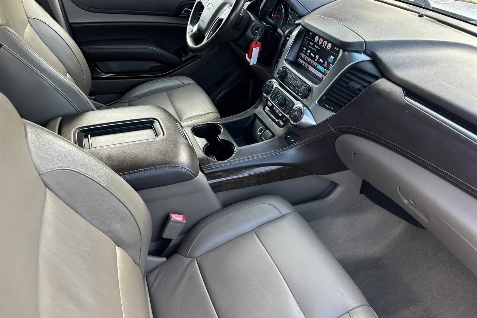 Used 2017 Iridescent Pearl Tricoat Chevrolet LT image 17