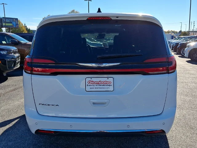 Used 2024 White Chrysler Touring L image 6