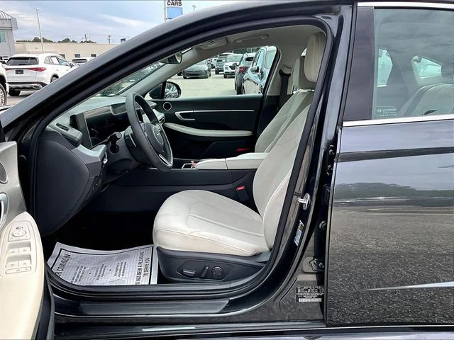 Used 2025 Gray Hyundai SEL image 8