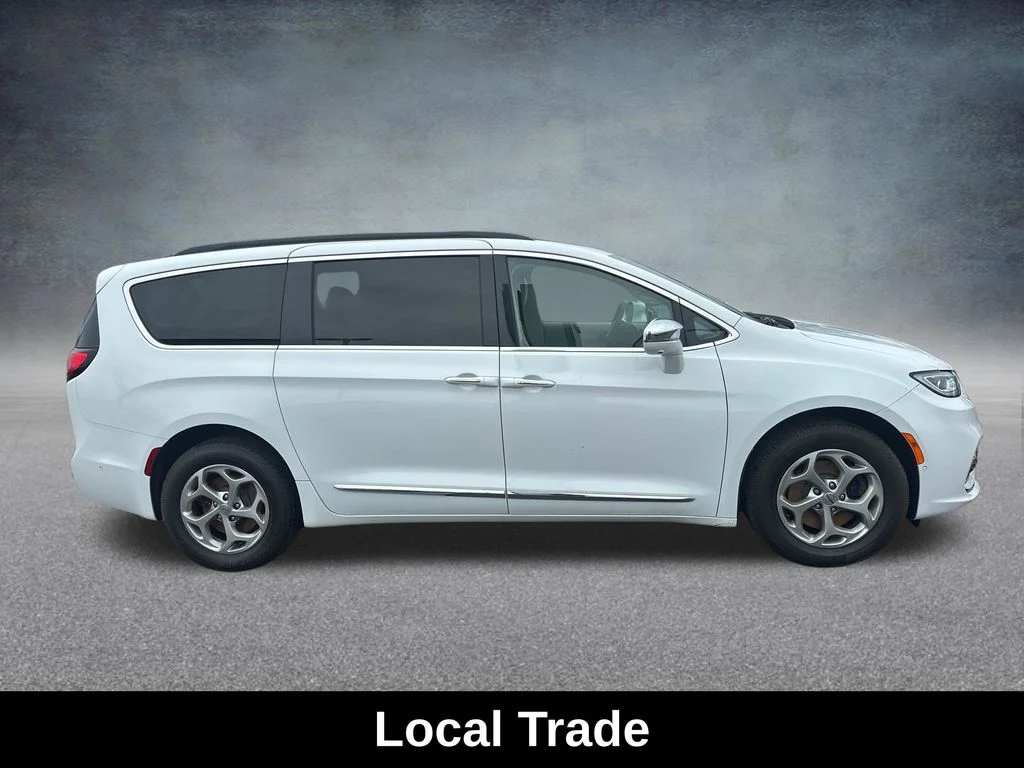 Used 2022 Bright White Clearcoat Chrysler Limited image 7