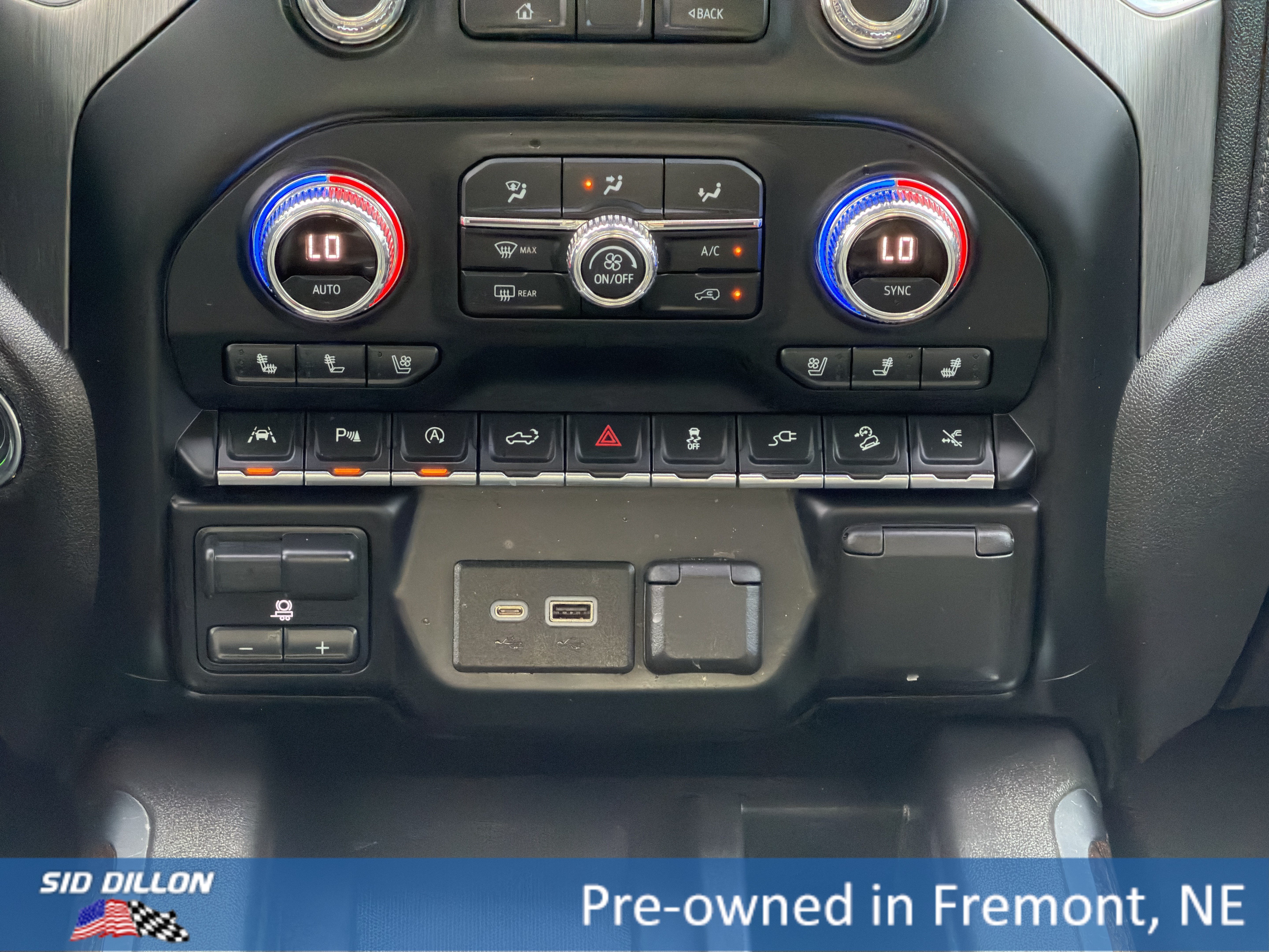 Used 2021 White Frost Tricoat GMC Denali image 12