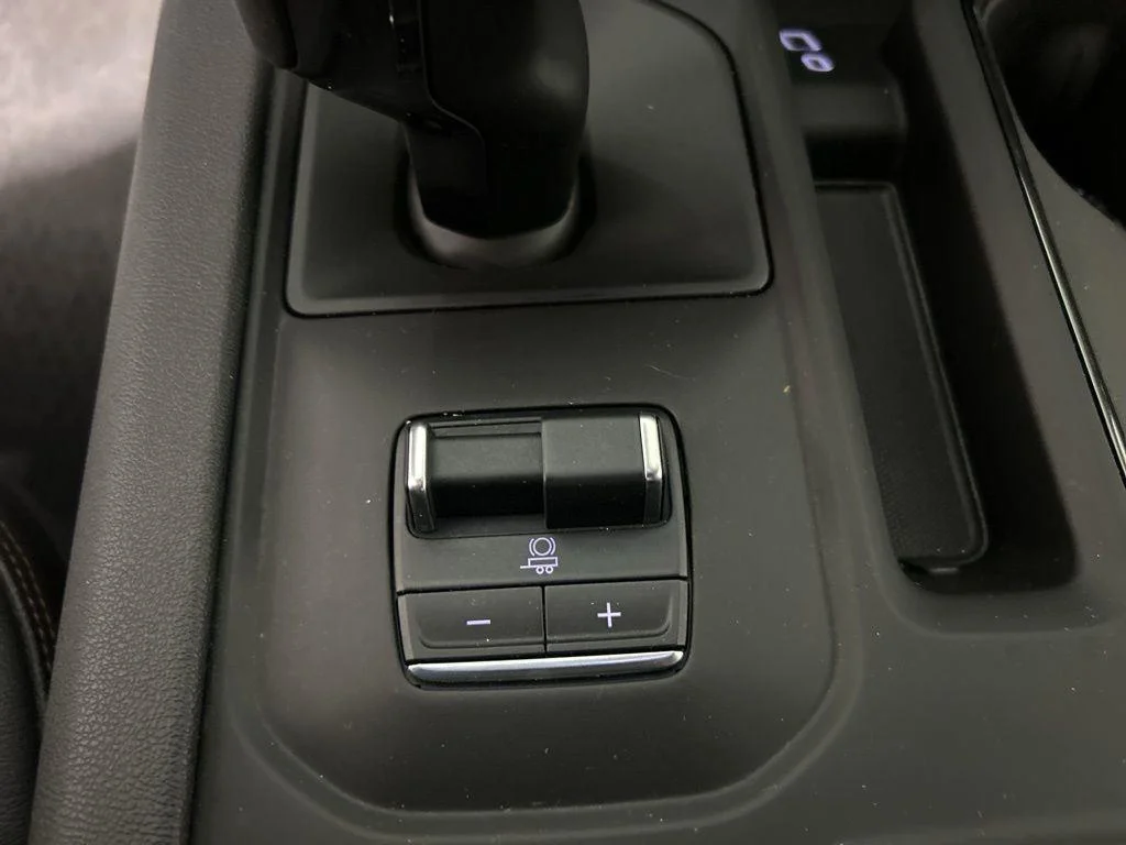 Used 2025 Summit White GMC AT4 image 36