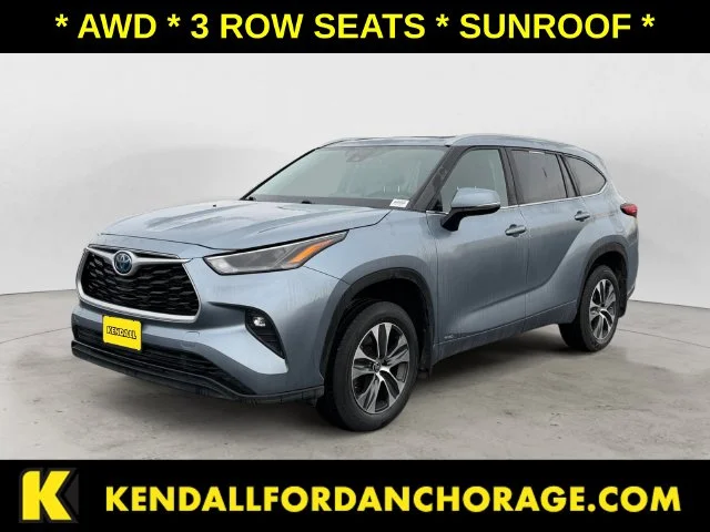 Used 2022 Moon Dust Toyota XLE image 1
