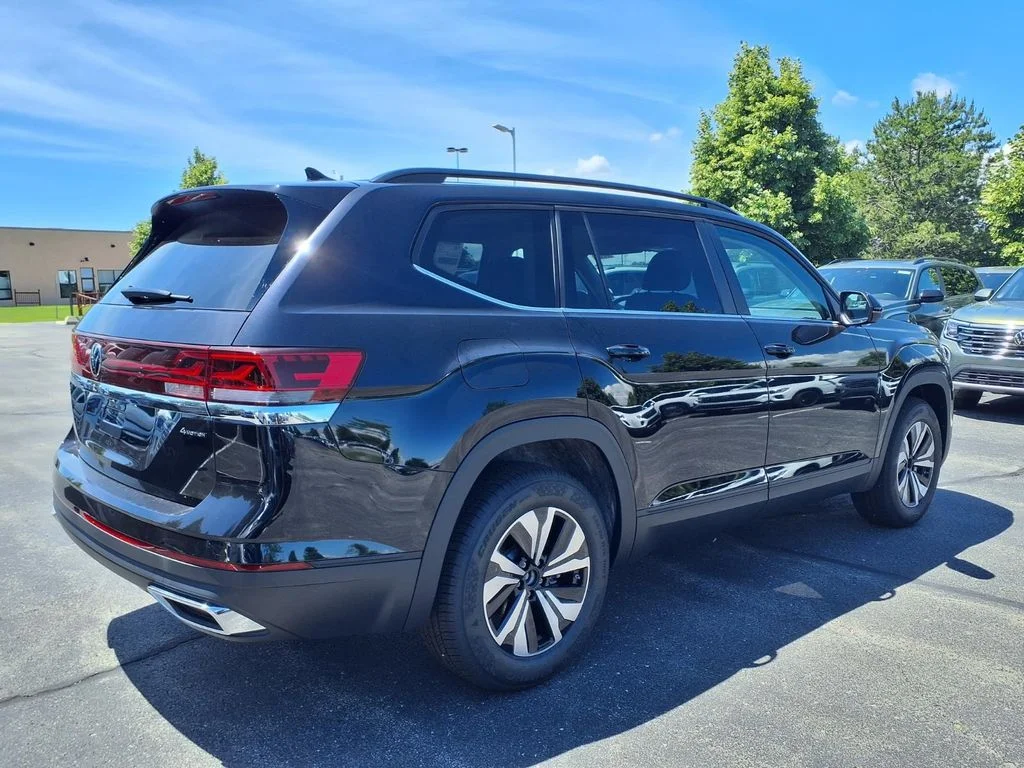 New 2026 Deep Black Pearl Volkswagen SE image 2