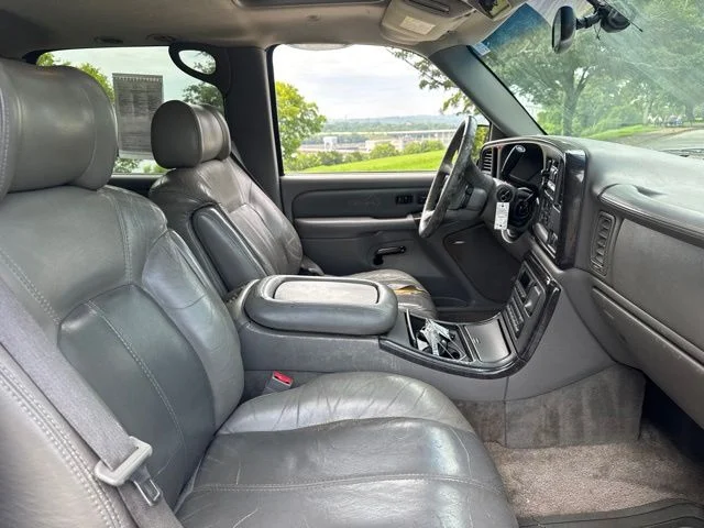 Used 2002 Black GMC Denali image 10